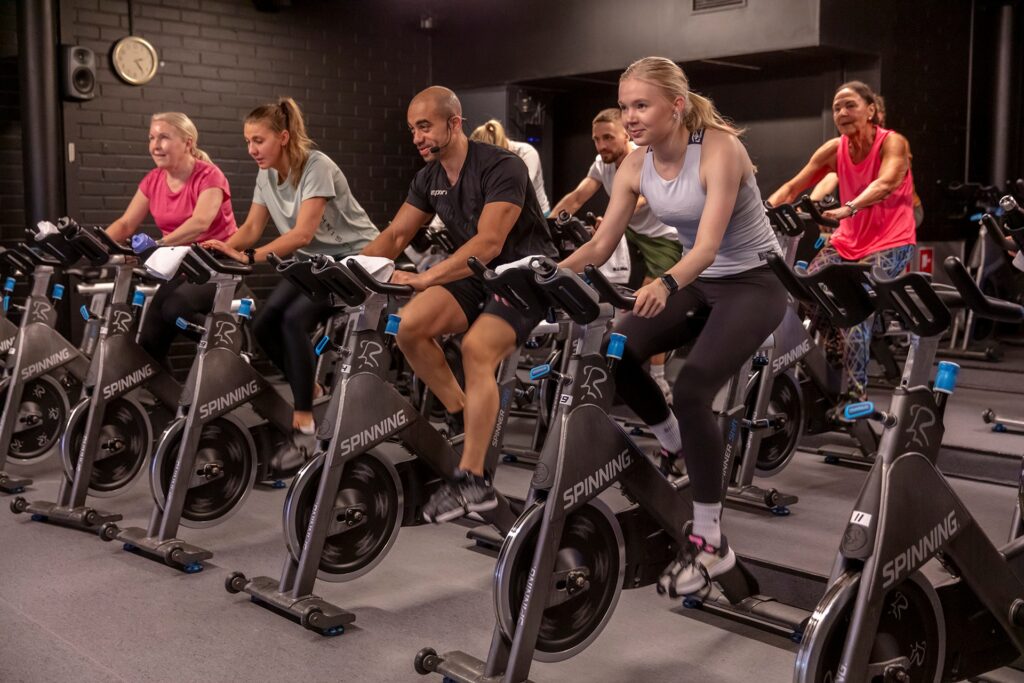Teemaspinning 90 – 2000-luvun listaykköset